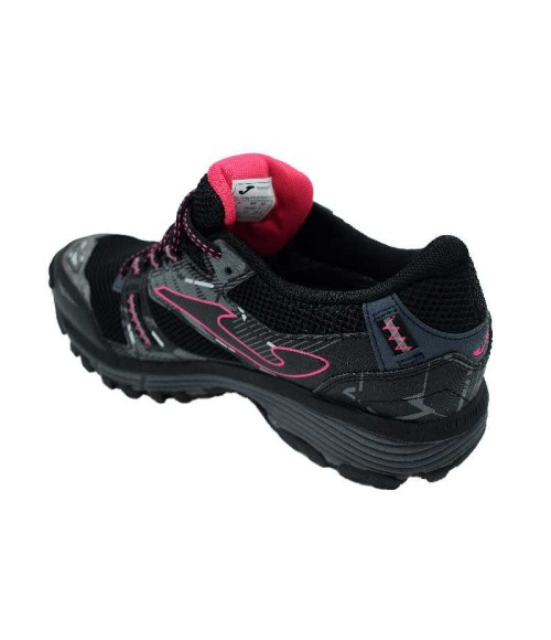 Zapatillas deportivas para trekking la marca Joma membrana Aisla-tex